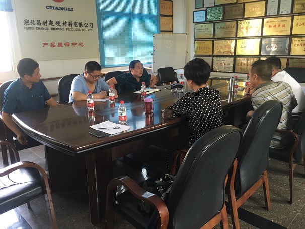 市經(jīng)信委領(lǐng)導(dǎo)來湖北昌利公司座談，調(diào)研金剛石工具產(chǎn)業(yè)發(fā)展情況