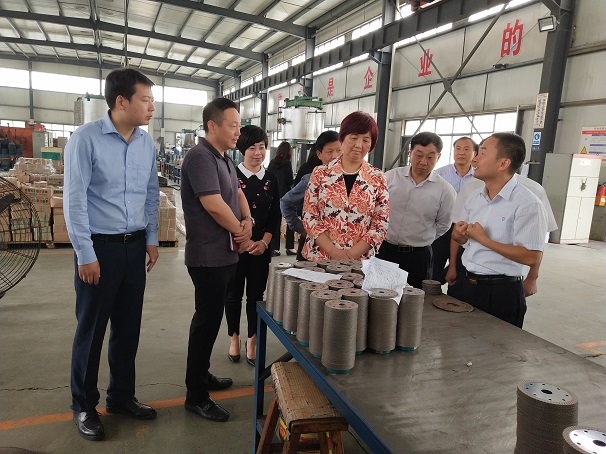 省人大常委會(huì)常務(wù)副主任、黨組書記王玲一行來湖北昌利公司視察