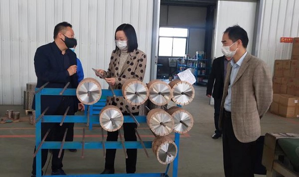 鄂州市市委常委、統(tǒng)戰(zhàn)部部長(zhǎng)鄒霞 蒞臨湖北昌利公司調(diào)研