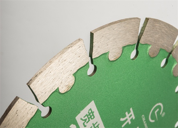 如何提高開槽切割片刀頭金剛石的把持力呢？
