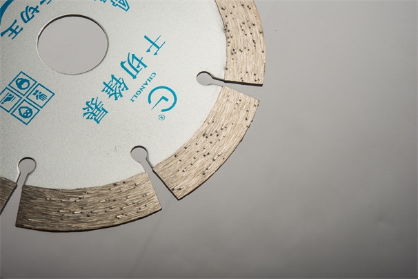 石材鋸片在不同的應(yīng)用階段應(yīng)該使用哪些石材機械呢？